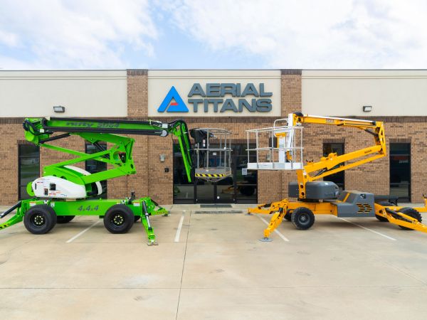 NEW SELF-DRIVE BOOM LIFTS
