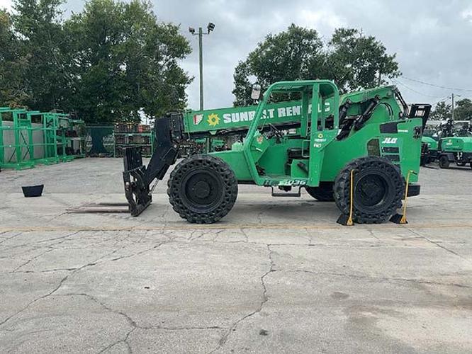 Used 2017 SKYTRAK 6036 Telehandler Forklift, photo 2