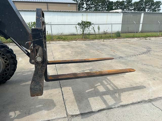 Used 2017 SKYTRAK 8042 Telehandler Forklift