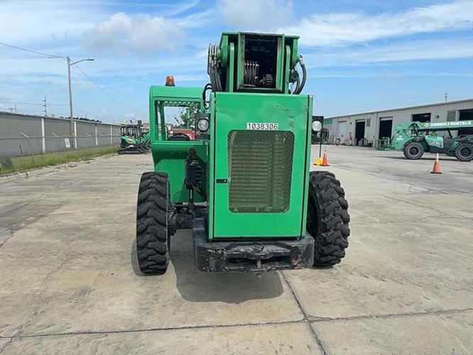Used 2017 SKYTRAK 8042 Telehandler Forklift, photo 4