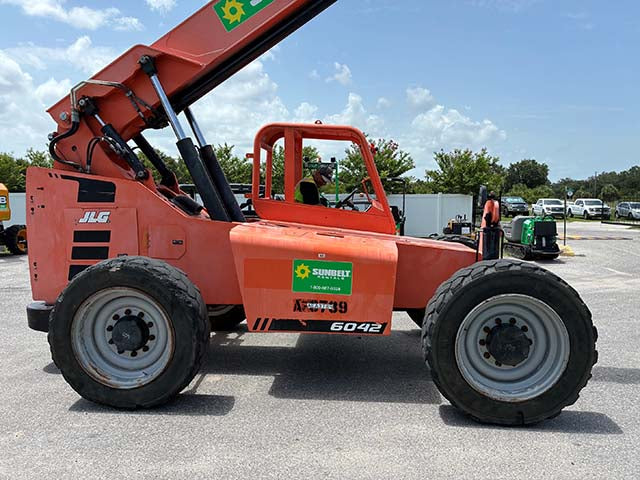 Used 2017 SKYTRAK 6042 Telehandler Forklift