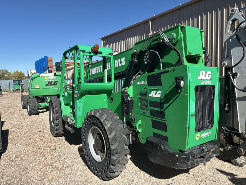 Used 2017 SKYTRAK 6042 Telehandler Forklift, photo 2