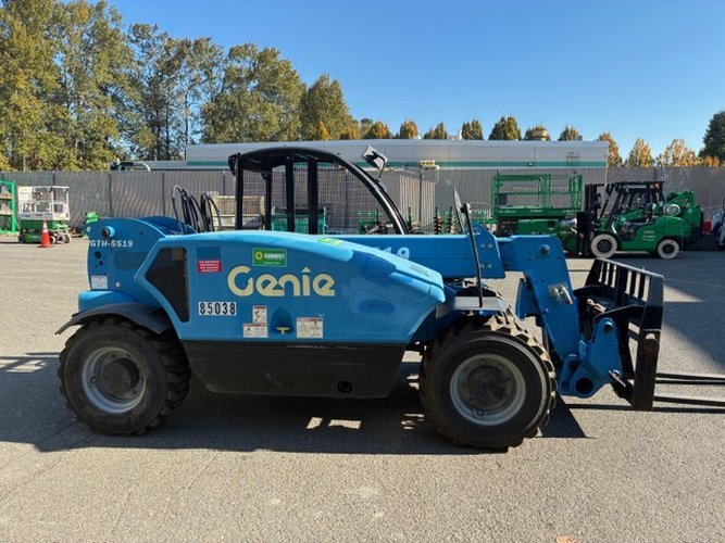 Used 2015 GENIE GTH-5519 Telehandler Forklift, photo 4