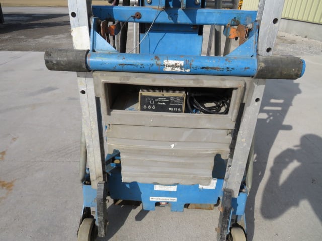 Used 2009 GENIE AWP-40S Aerial Work Platform