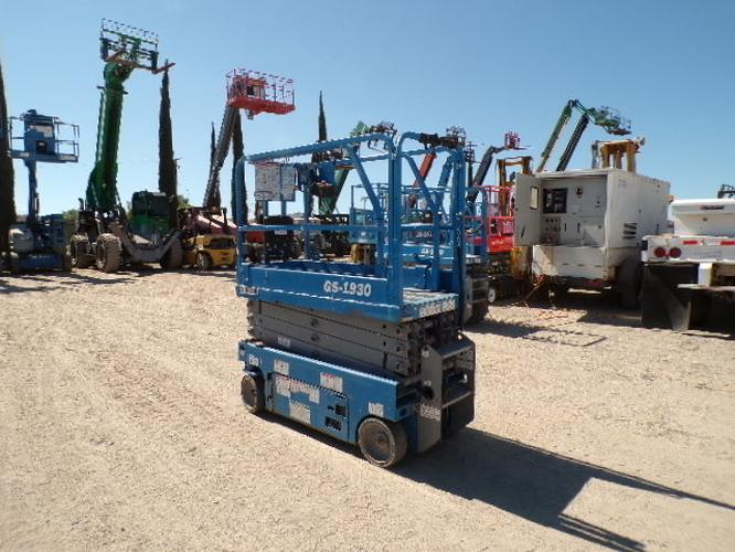 New 2019 GENIE GS-1930 Scissor Lift, photo 3