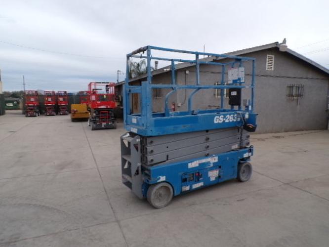 Used 2019 GENIE GS-2632 Scissor Lift, photo 2