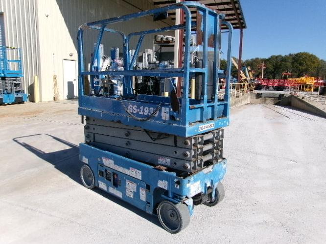 Used 2018 GENIE GS-1930 Scissor Lift, photo 2
