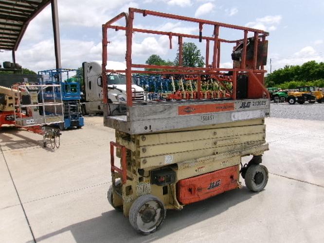Used 2005 JLG 2630ES Scissor Lift, photo 3