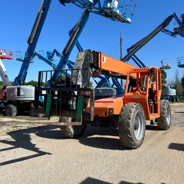 Used 2016 SKYTRAK 8042 Telehandler Forklift