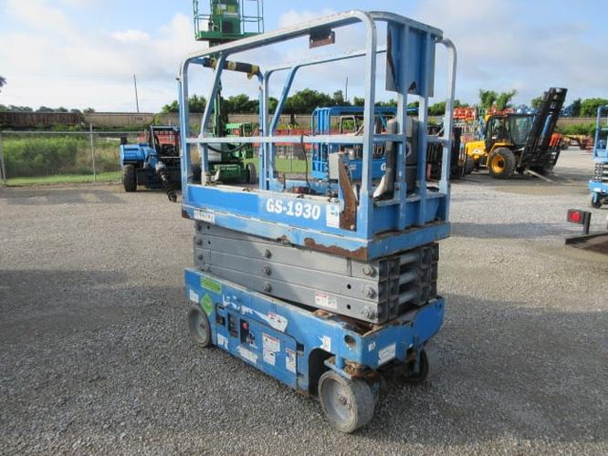 Used 2019 GENIE GS-1930 Scissor Lift, photo 2