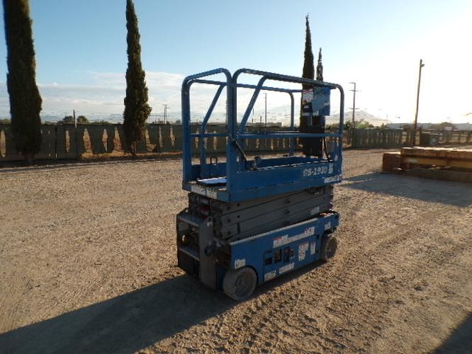 Used 2019 GENIE GS-1930 Scissor Lift, photo 2