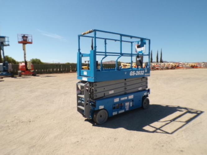 Used 2019 GENIE GS-2632 Scissor Lift, photo 2