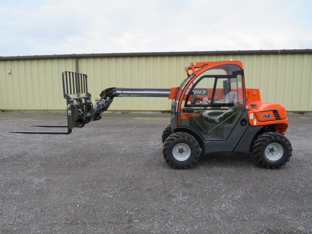 New 2025 SKYTRAK 3013 Telehandler Forklift