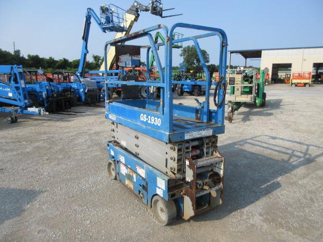 Used 2018 GENIE GS-1930 Scissor Lift, photo 2