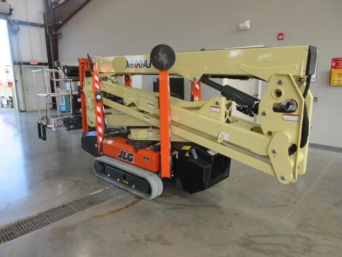 New 2026 JLG X600AJ Tracked-Drive Boom Lift, photo 3