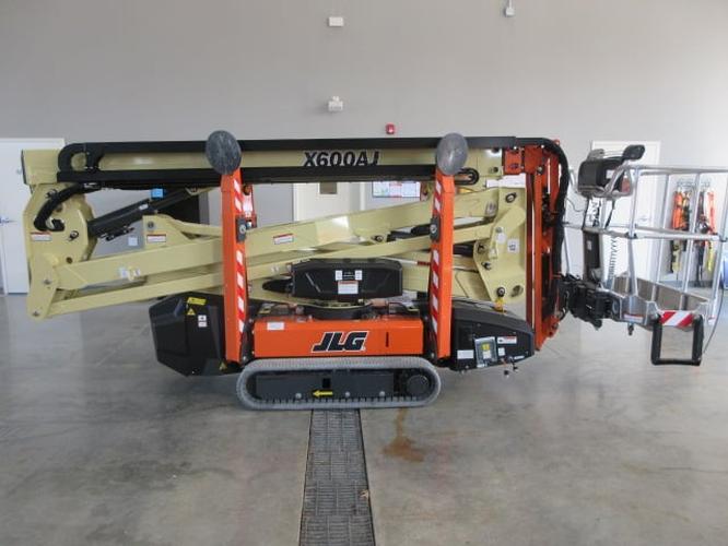 New 2026 JLG X600AJ Tracked-Drive Boom Lift, photo 4