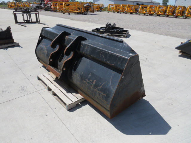 SKYJACK QT 96” BUCKET ATTACHMENT Used Standard Telehandler Quick-Attach