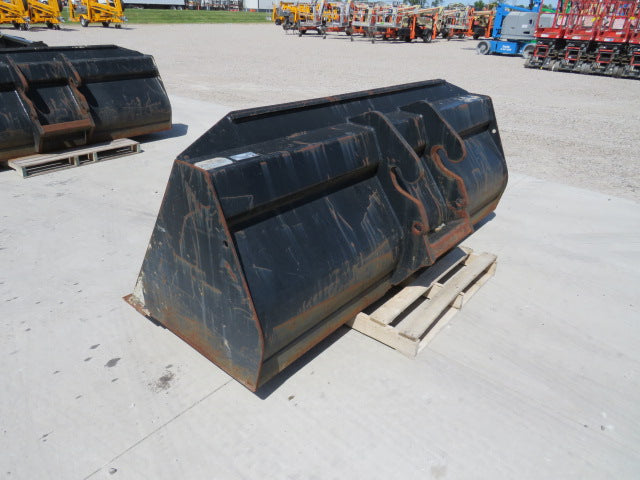 2017 SKYJACK QT 96” BUCKET ATTACHMENT Used Standard Telehandler Quick-Attach