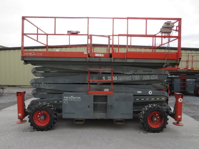 Used 2013 SKYJACK SJ9250 RT Scissor Lift