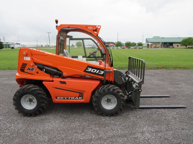New 2025 SKYTRAK 3013 Telehandler Forklift