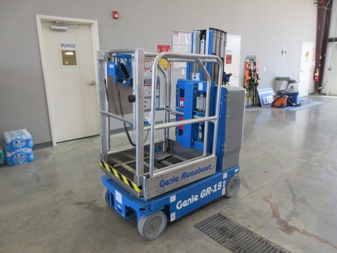 New 2026 GENIE GR-15 Vertical Mast Lift, photo 5