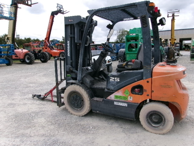Used 2018 DOOSAN G25N-7 Straight Mast Forklift