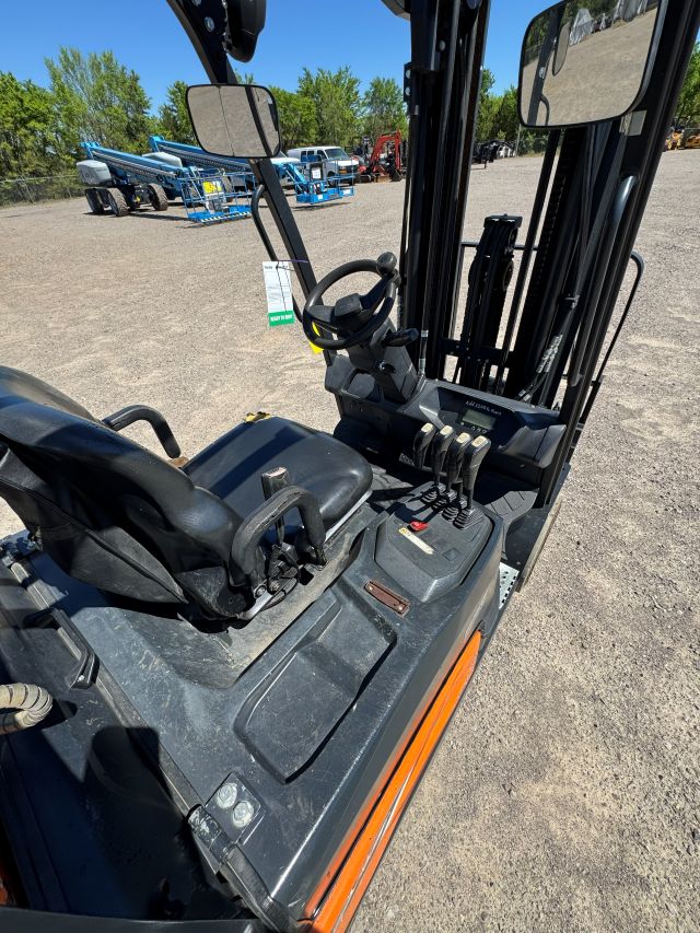 Used 2021 DOOSAN GC30S-9 Straight Mast Forklift