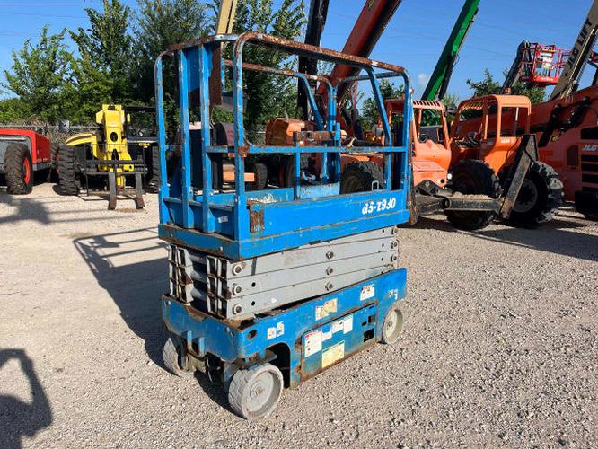 Used 2015 GENIE GS-1930 Scissor Lift, photo 2