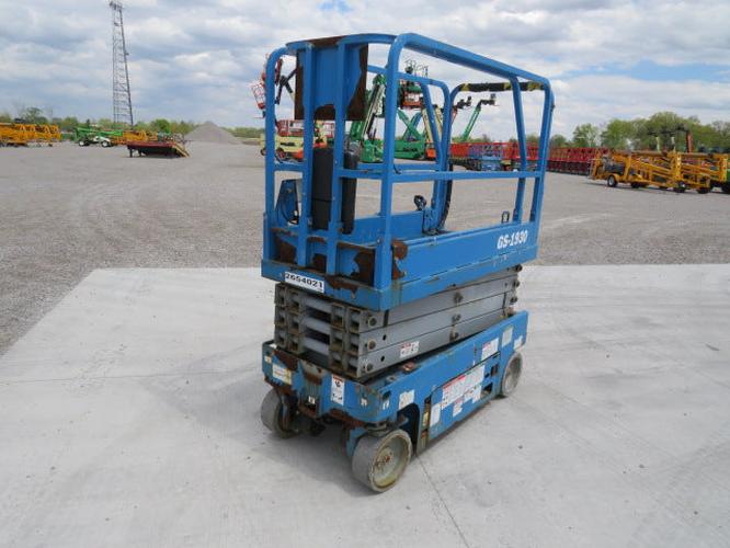 Used 2018 GENIE GS-1930 Scissor Lift, photo 2