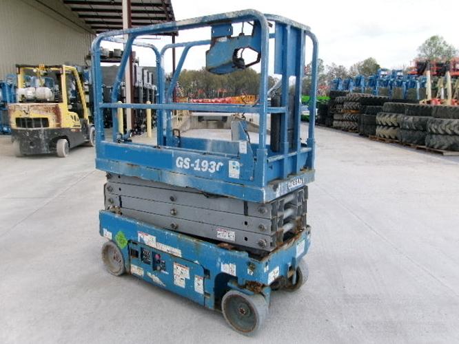 Used 2019 GENIE GS-1930 Scissor Lift, photo 2