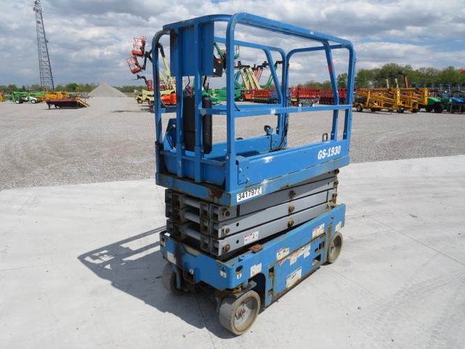Used 2019 GENIE GS-1930 Scissor Lift, photo 2