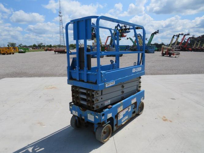 Used 2019 GENIE GS-1930 Scissor Lift, photo 2