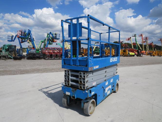 Used 2018 GENIE GS-2632 Scissor Lift, photo 2