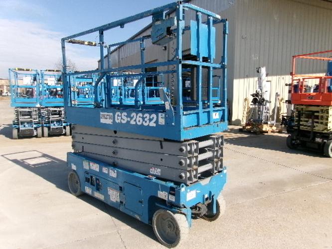 Used 2019 GENIE GS-2632 Scissor Lift, photo 2
