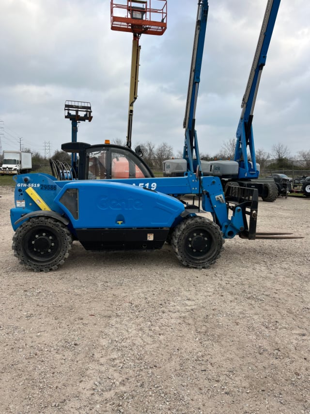 Used 2019 GENIE GTH-5519 Telehandler Forklift
