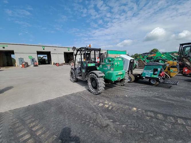Used 2017 GENIE GTH-5519 Telehandler Forklift, photo 3