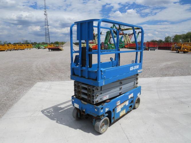 Used 2019 GENIE GS-1930 Scissor Lift, photo 2