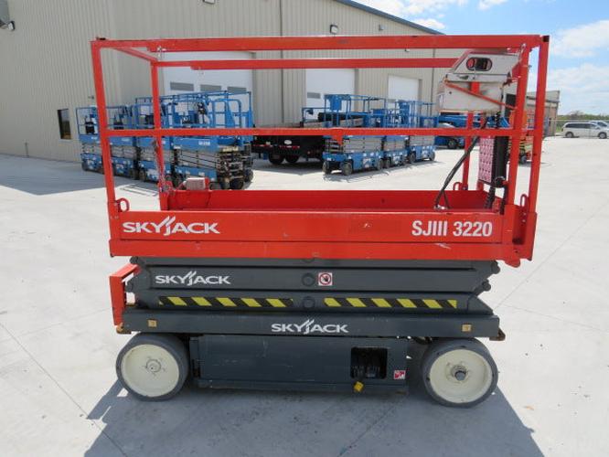 Used 2017 SKYJACK SJ3220 Scissor Lift, photo 5