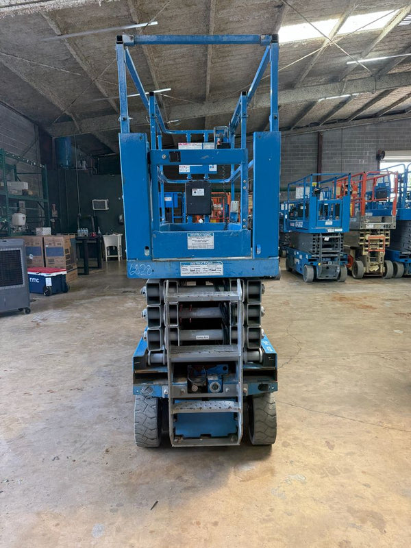 Used 2019 GENIE GS-2632 Scissor Lift, photo 2