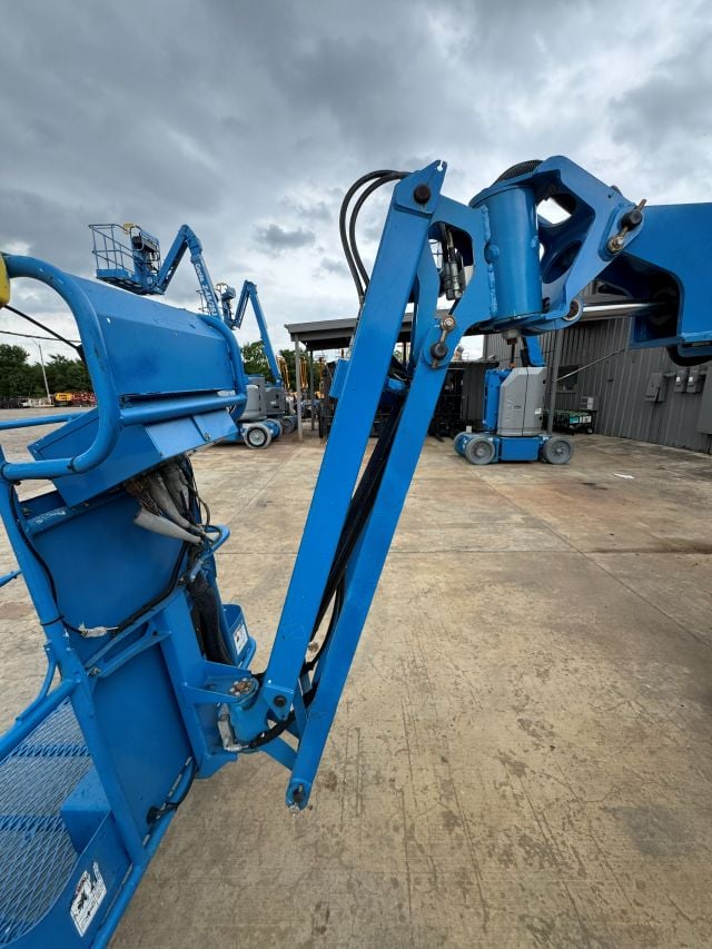 Used 2018 GENIE Z-30/20N RJ Articulating Boom Lift