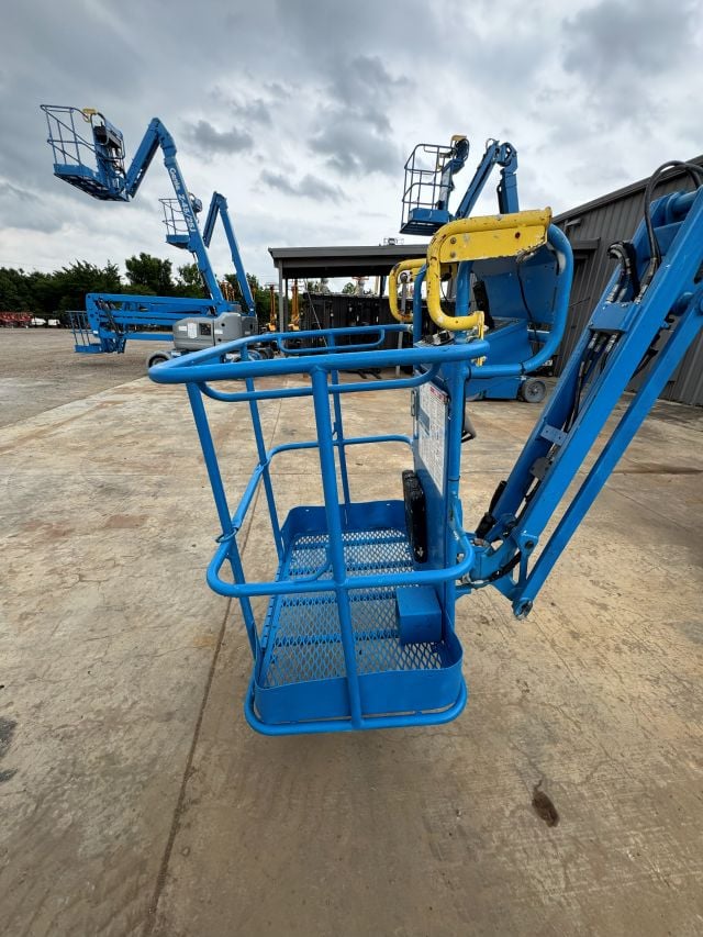 Used 2018 GENIE Z-30/20N RJ Articulating Boom Lift