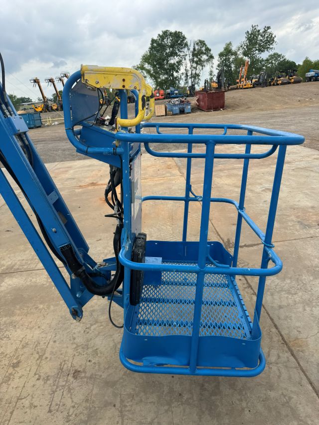 Used 2018 GENIE Z-30/20N RJ Articulating Boom Lift
