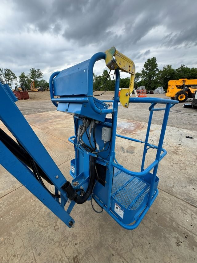 Used 2018 GENIE Z-30/20N RJ Articulating Boom Lift