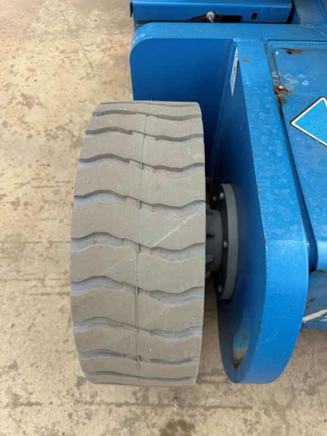 Used 2018 GENIE Z-30/20N RJ Articulating Boom Lift