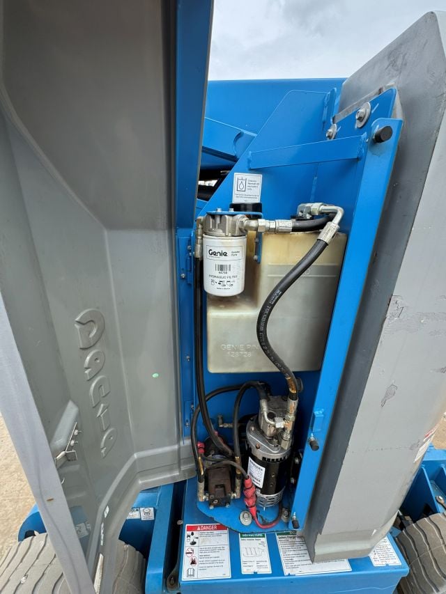 Used 2018 GENIE Z-30/20N RJ Articulating Boom Lift