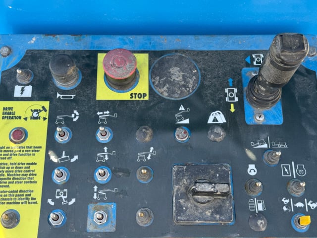 Used 2014 GENIE Z-34/22 RT Articulating Boom Lift