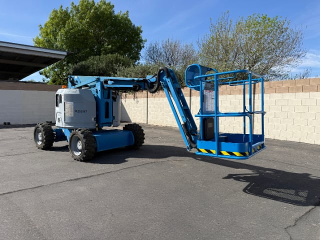 Used 2014 GENIE Z-34/22 RT Articulating Boom Lift