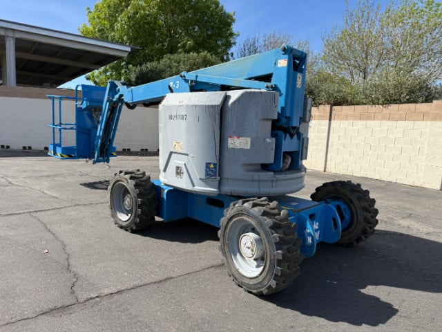 Used 2014 GENIE Z-34/22 RT Articulating Boom Lift