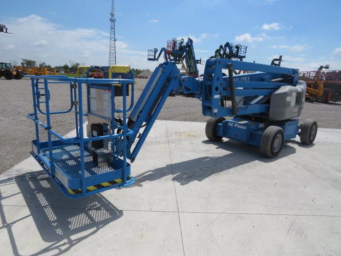 Used 2018 GENIE Z-45/25J DC Articulating Boom Lift, photo 2