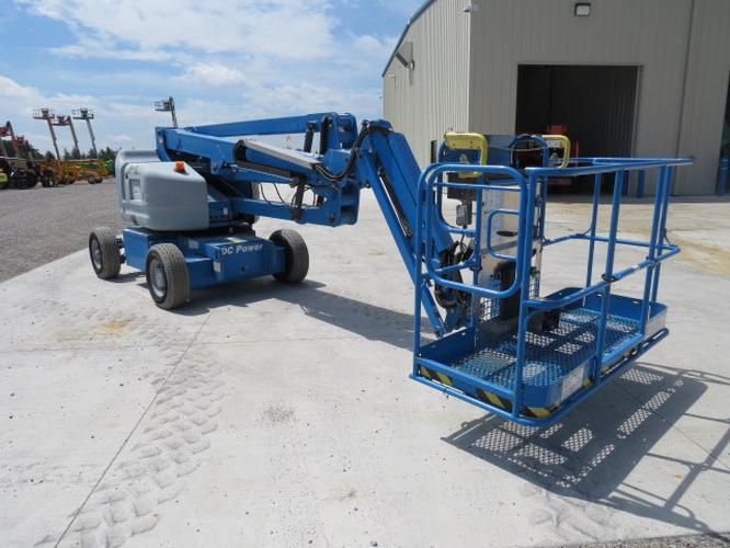 Used 2018 GENIE Z-45/25J DC Articulating Boom Lift, photo 4